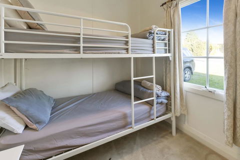Katisha Cottage - Pet Friendly And Close To Town - Accommodation Rockhampton 1