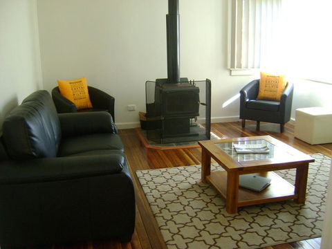King Cottage - Accommodation Rockhampton 2