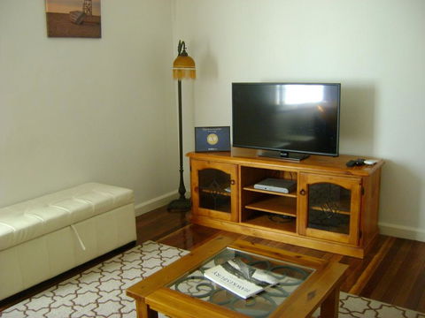 King Cottage - Accommodation Rockhampton 3