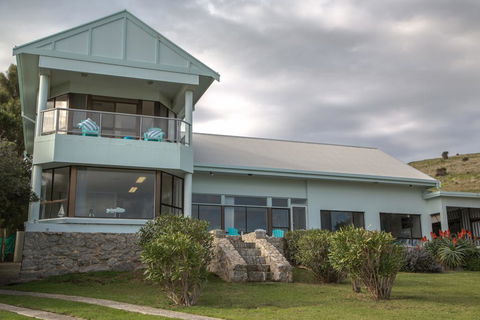King Of North Bay - 103 Gold Coast Drive - Accommodation Rockhampton 3