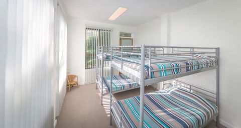 King Of North Bay - 103 Gold Coast Drive - Accommodation Rockhampton 2