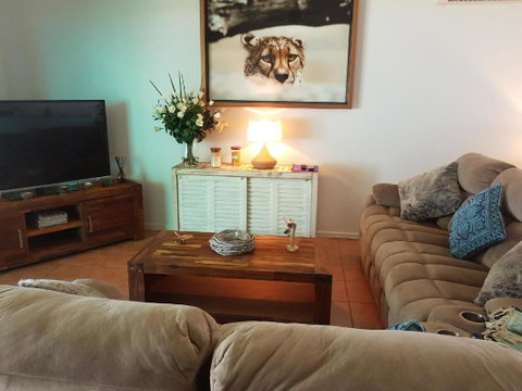 King Reef Beach House - Accommodation Rockhampton 1