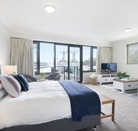 King size studio with water view walk to the city - Accommodation Rockhampton