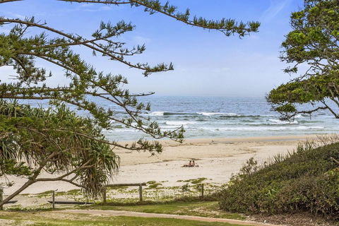 KINGSCLIFF NOR NOR EAST 101 ON MARINE PARADE - Accommodation Rockhampton 0