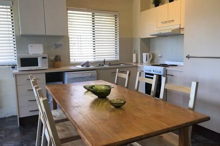 Kirwan 4, 4 Bedroom - Accommodation Rockhampton 2