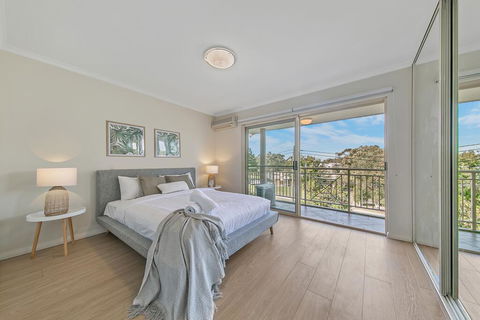 KOZYGURU MARSFIELD WALK TO MACQUARIE UNIVERSITY 3 BEDROOM NMA094 - Accommodation Rockhampton 1