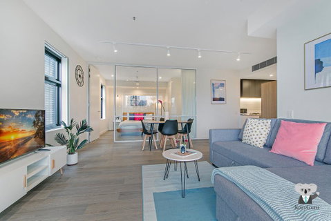 KOZYGURU WOLLI CREEK KOZY 1 BED APT SYDNEY AIRPORT & SYDNEY CBD NWC020 - Accommodation Rockhampton 0