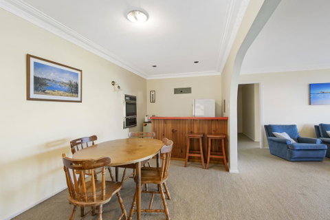 La Mer, 19 Dulconghi Street - Accommodation Rockhampton 2