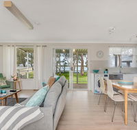 Lake Front Home - Relax  Unwind - Accommodation Rockhampton