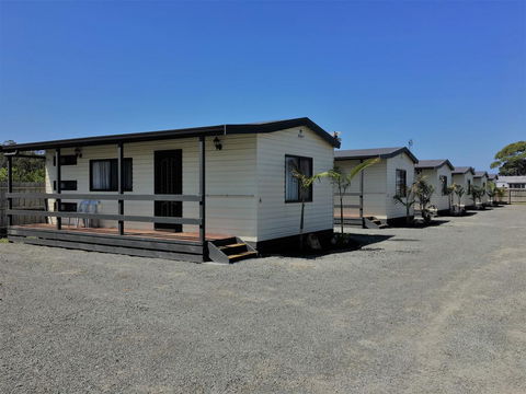 Lakes Main Holiday Park - Accommodation Rockhampton 2