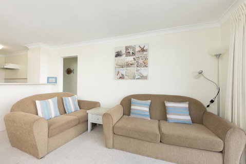 Lakeshore Lodge Unit 11 - Accommodation Rockhampton 2