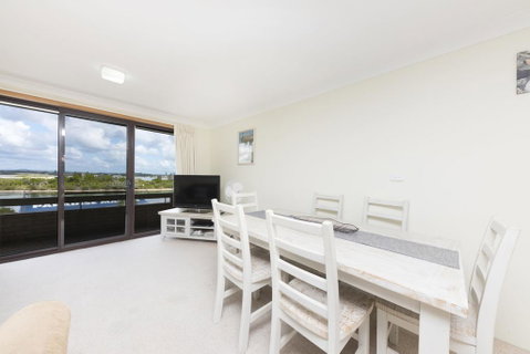 Lakeshore Lodge Unit 11 - Accommodation Rockhampton 3