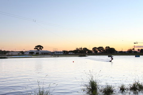 Lakeside Deck House - Accommodation Rockhampton 1