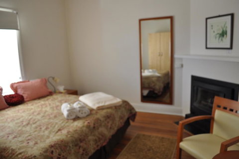 Lambert Estate Retreat - Accommodation Rockhampton 3
