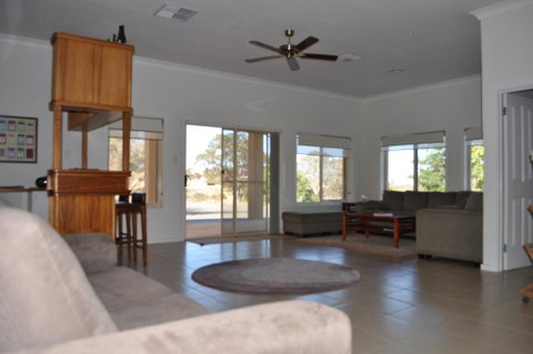Lambert Estate Retreat - Accommodation Rockhampton 2