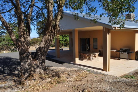 Lambert Estate Retreat - Accommodation Rockhampton 0