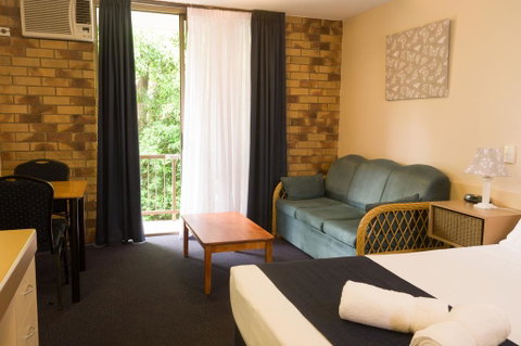 Lancaster Court Motel - Accommodation Rockhampton 1