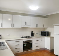 Large 5-Bedroom House with Wifi  Netflix Close to Taronga Western Plains Zoo - Accommodation Rockhampton