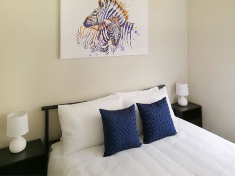 Large 5-Bedroom House With Wifi & Netflix Close To Taronga Western Plains Zoo - Accommodation Rockhampton 2