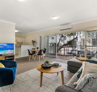 Large and Airy Unit in Quiet Riverside Suburb - Accommodation Rockhampton
