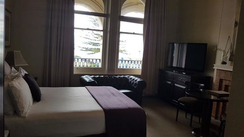 Largs Pier Hotel - Accommodation Rockhampton 2