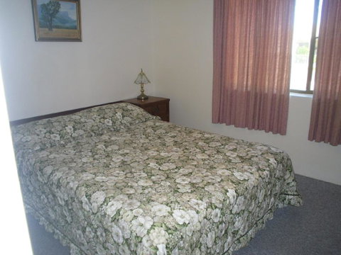 Light, Airy 1st Floor Unit - Marbrin Close, Bellara - Accommodation Rockhampton 2