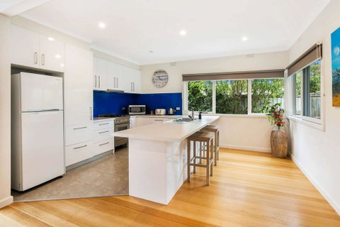 Lighthouse Cottage - Accommodation Rockhampton 2