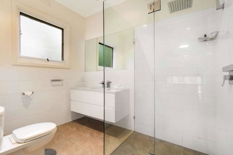 Lighthouse Cottage - Accommodation Rockhampton 1