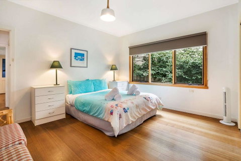 Lighthouse Cottage - Accommodation Rockhampton 3