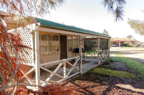 Limestone Cottage - Accommodation Rockhampton 0