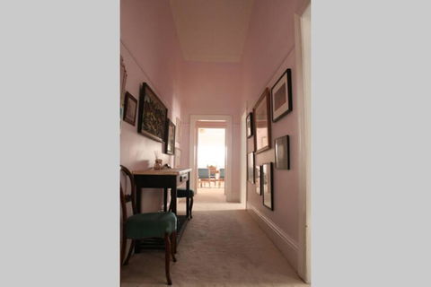 Lucys Artist Cottage - Accommodation Rockhampton 2