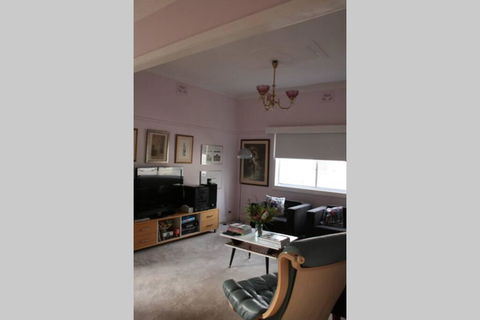 Lucys Artist Cottage - Accommodation Rockhampton 1