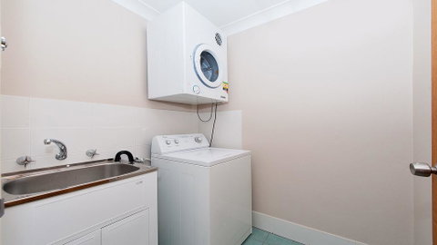 Luskin Lodge, Unit 15/29 Weatherly Close - Accommodation Rockhampton 2