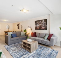 Luxe 2-Bed Apartment with River Views Near Casino - Accommodation Rockhampton