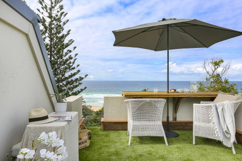 Luxury Beachside Apartment - Accommodation Rockhampton 1