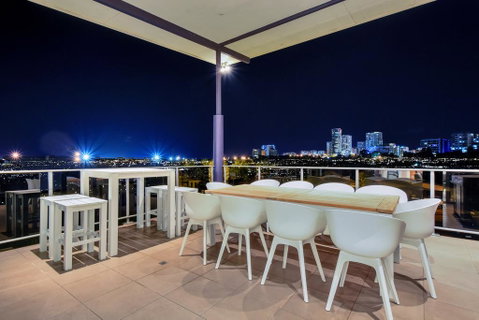 Luxury Darwin City Lights Jacuzzi Central Location Large House New Furnishings - Accommodation Rockhampton 0