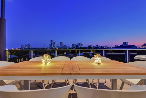 Luxury Darwin City Lights Jacuzzi Central Location Large House New Furnishings - Accommodation Rockhampton 1