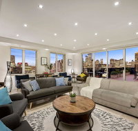 Luxury Penthouse 3BDR Inner City LRG Group WIFI - Accommodation Rockhampton