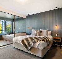 Luxury Spa Retreat with Ocean and Hinterland Views - Accommodation Rockhampton