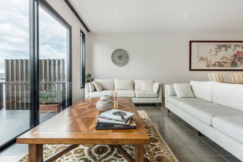 Luxury Waterfront 4BDR Townhouse With Amazing Views - Accommodation Rockhampton 2