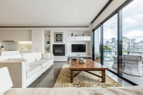 Luxury Waterfront 4BDR Townhouse With Amazing Views - Accommodation Rockhampton 3