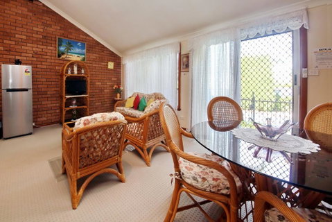 Macadamia Court, Unit 2, 8 Government Road - Accommodation Rockhampton 0