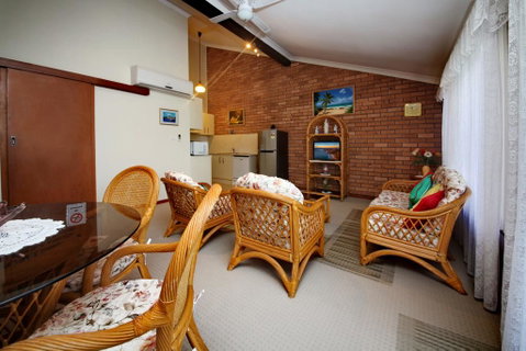 Macadamia Court, Unit 2, 8 Government Road - Accommodation Rockhampton 3