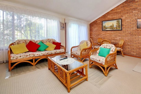 Macadamia Court, Unit 2, 8 Government Road - Accommodation Rockhampton 1