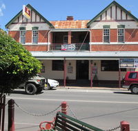 Maclean Hotel - Accommodation Rockhampton