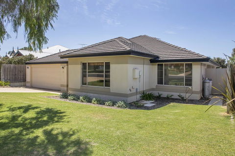 Macs Manor - Accommodation Rockhampton 1