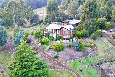 MAGICAL MOUNTAIN RETREAT - 20 Mins To CBD And Only 10 To MONA! - Accommodation Rockhampton 0