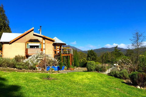 MAGICAL MOUNTAIN RETREAT - 20 Mins To CBD And Only 10 To MONA! - Accommodation Rockhampton 2