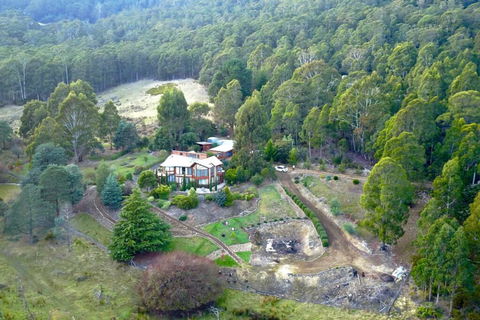MAGICAL MOUNTAIN RETREAT - 20 Mins To CBD And Only 10 To MONA! - Accommodation Rockhampton 1