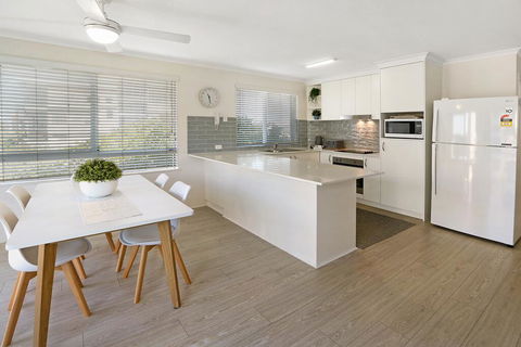 MAINSAIL8- MOOLOOLABA BEACH - Accommodation Rockhampton 0